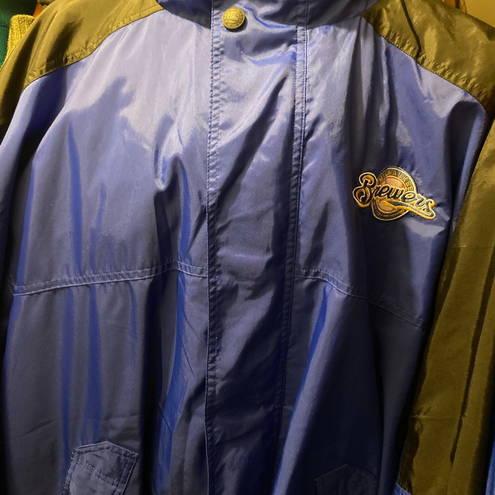 Milwaukee Brewers Coaches Jacket/Windbreaker.